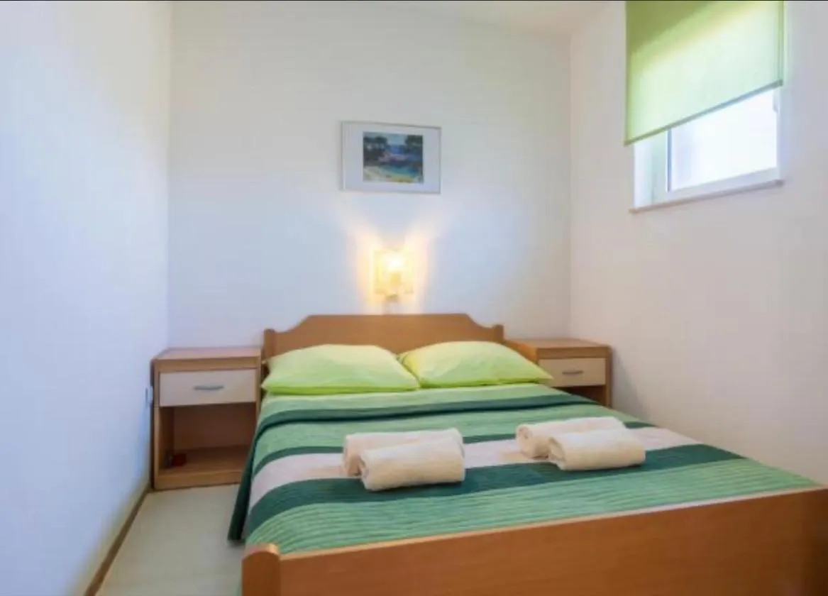 Studio Apartman Maja 브르시